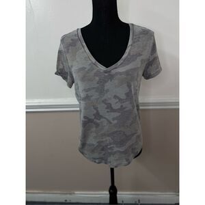 American Eagle Camouflage V-Neck Short Sleeve Blouse Size Medium